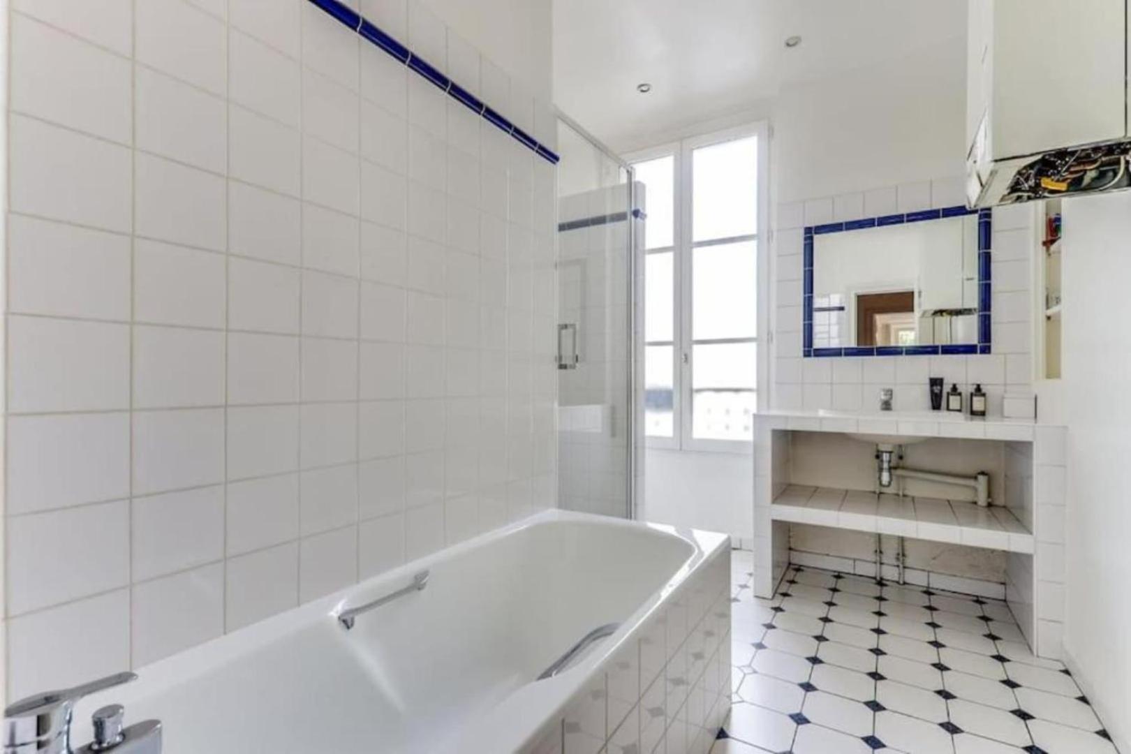 La Fleur Du Bosquet - Sumptuous- Eiffel Tower View Apartment Paris