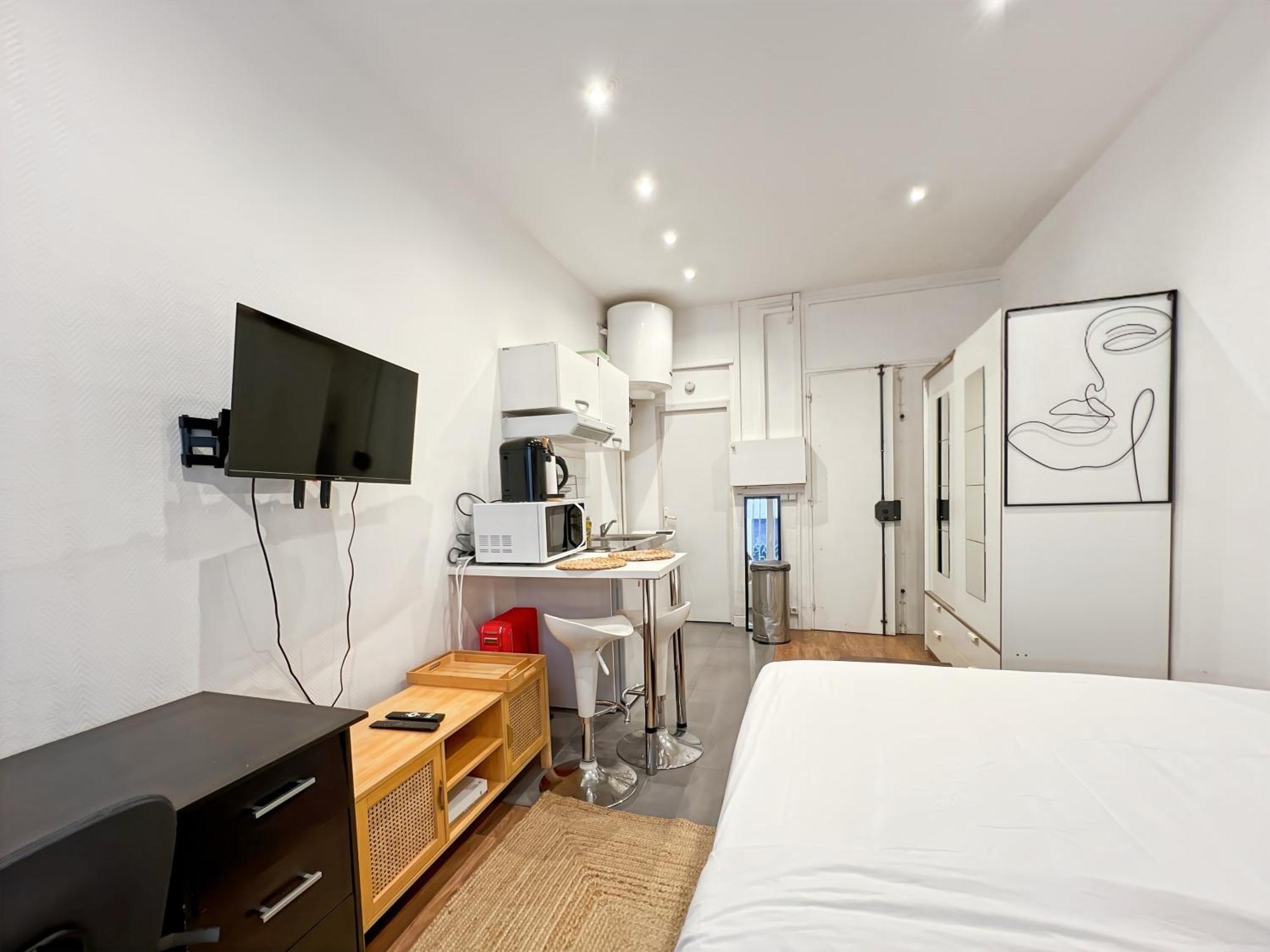 Functional Apartment, Belleville, 11 Paris