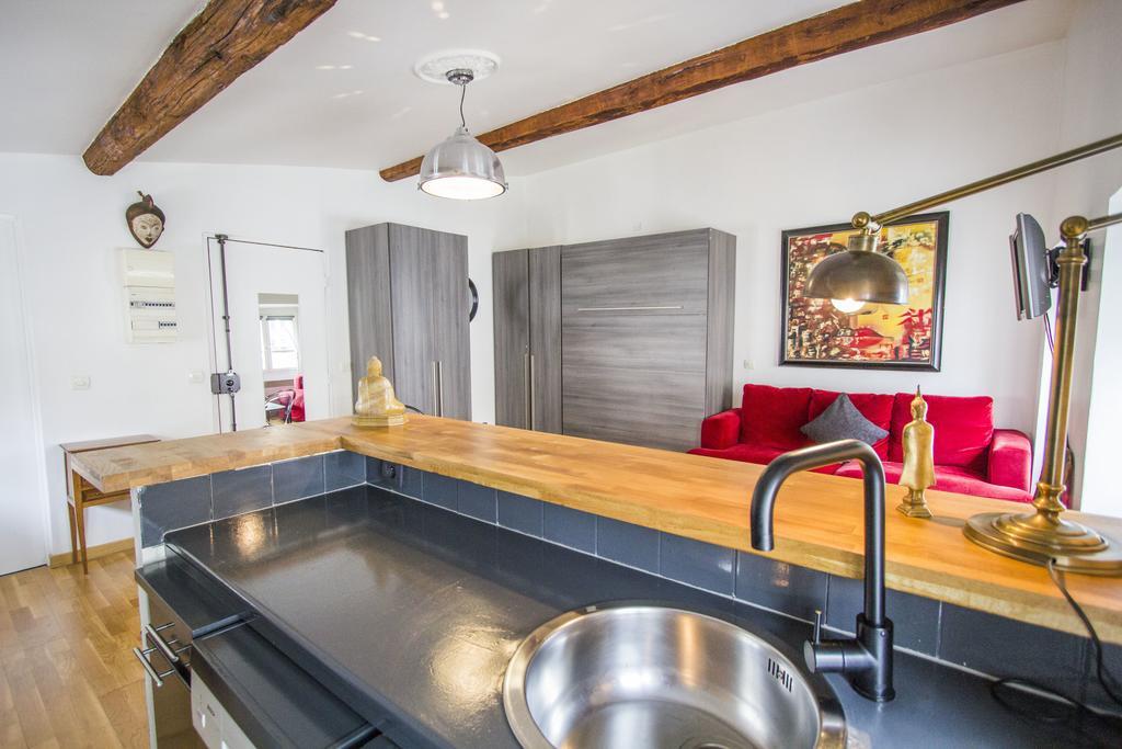 Moulin Rouge Apartment