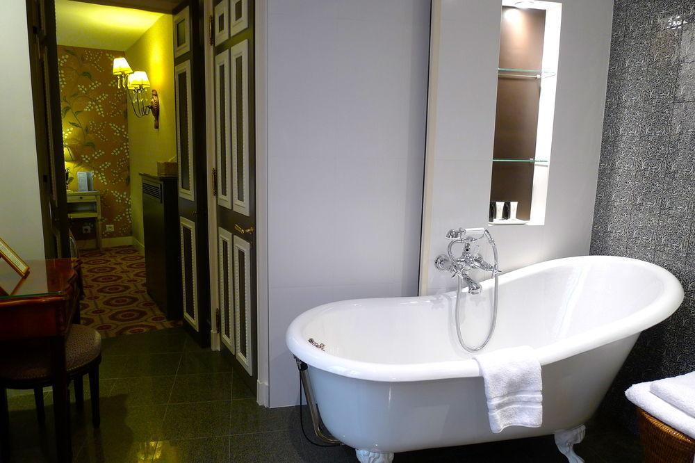 Hotel Des Grands Hommes Paris