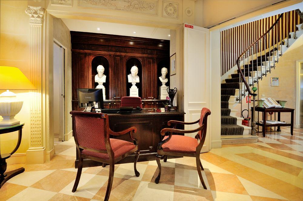 Hotel Des Grands Hommes Paris
