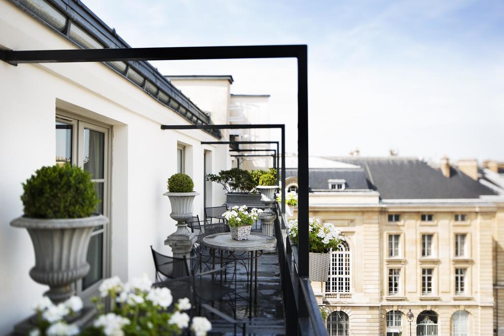 Des Grands Hommes Paris