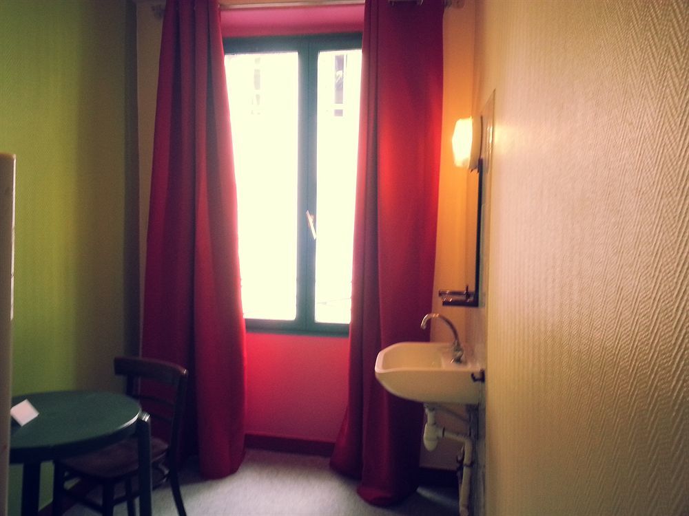 Young And Happy Latin Quarter By Hiphophostels Hostel *
