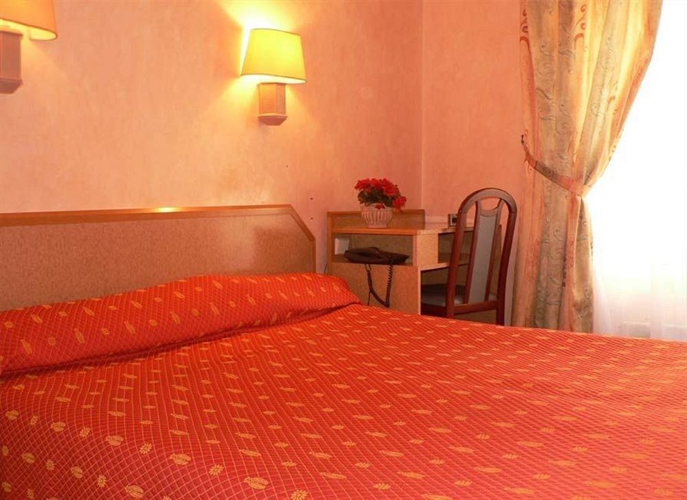 Leonard De Vinci I Hotel