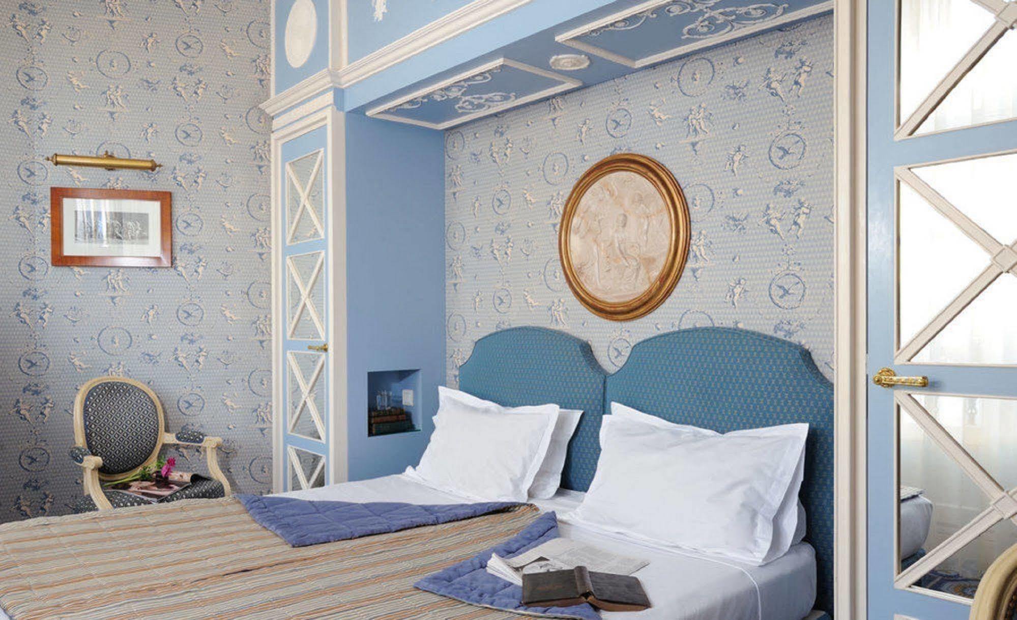 Hotel Des Grands Hommes Paris