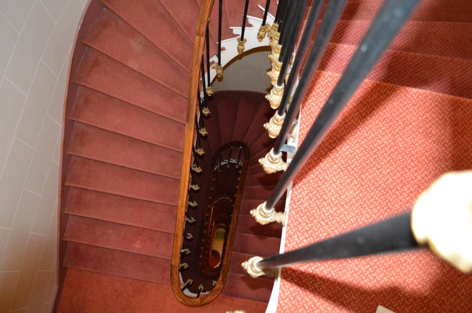 6 Vh Hotel
