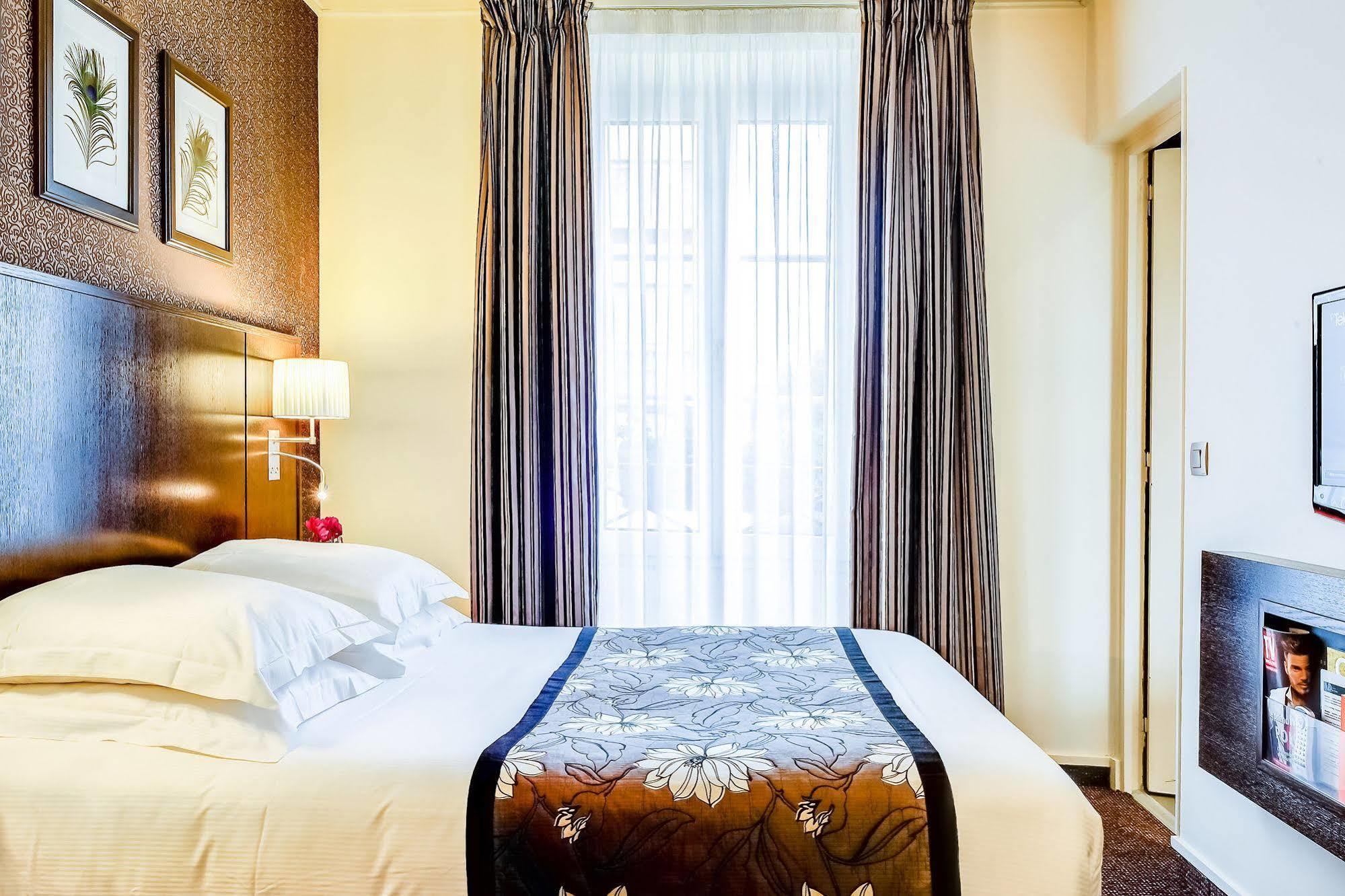 Eiffel Saint Charles Hotel 3*