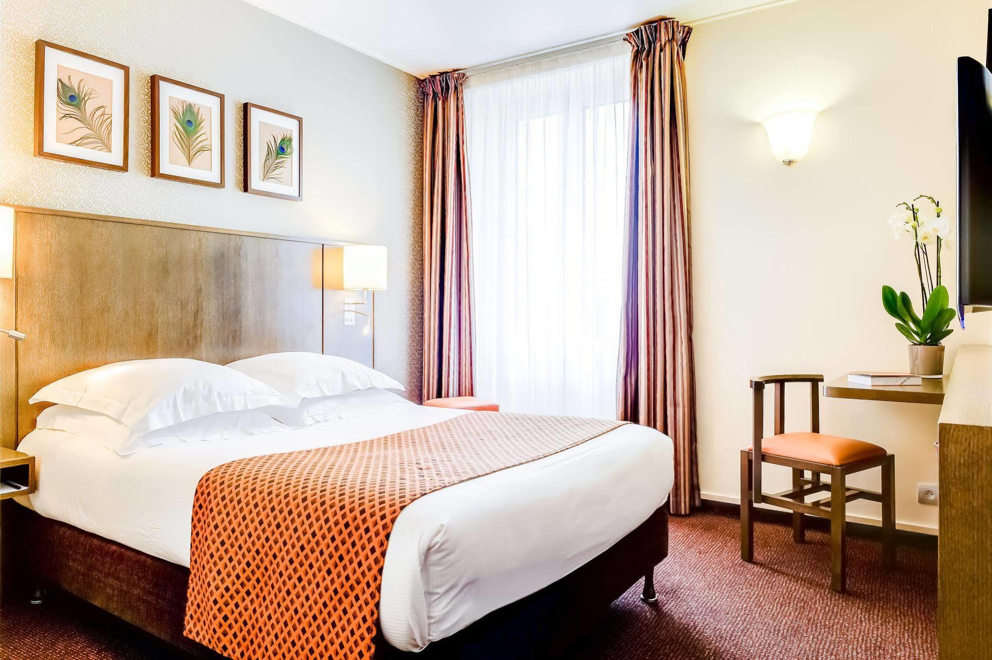 Eiffel Saint Charles Hotel