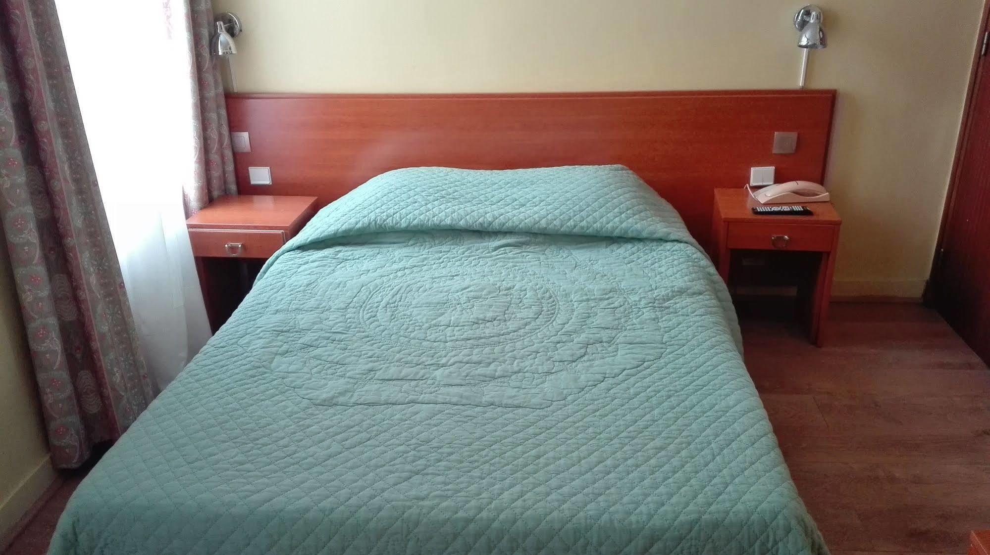 Pax 18e Hotel Paris