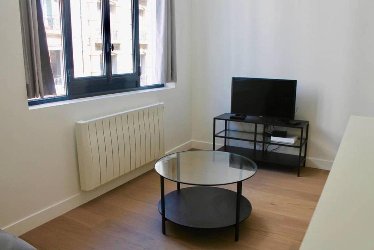 Modern Perfectly Equipped And Renovated Apartment *