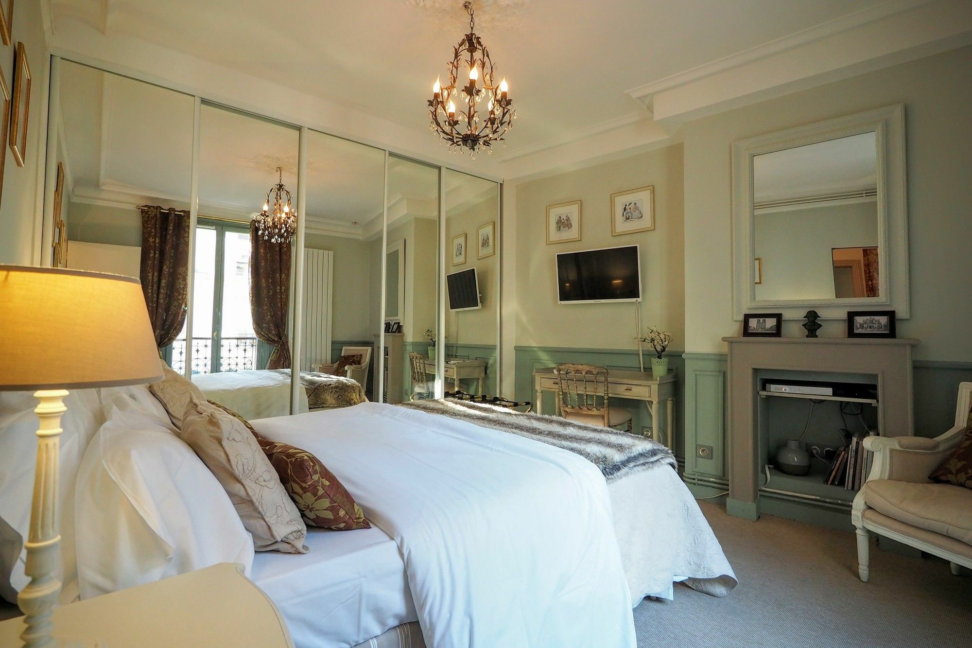 Chambre D Hote : Louvre Elegant Apt Suite Frühstückspension