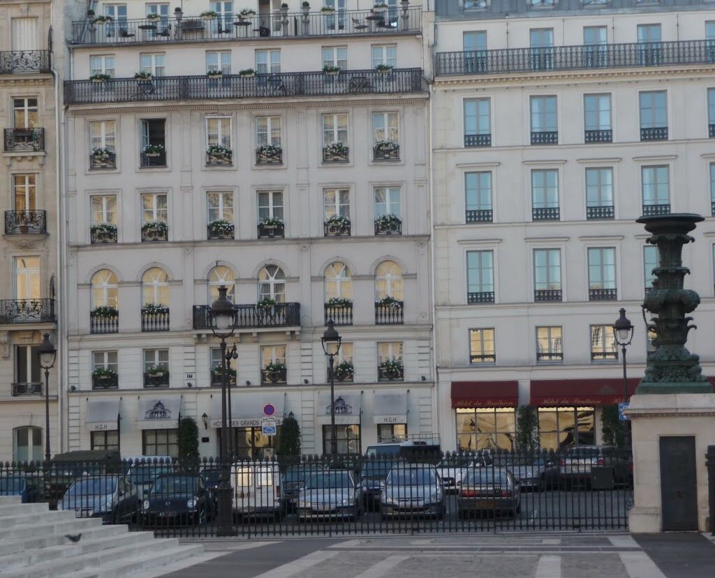 Des Grands Hommes Paris