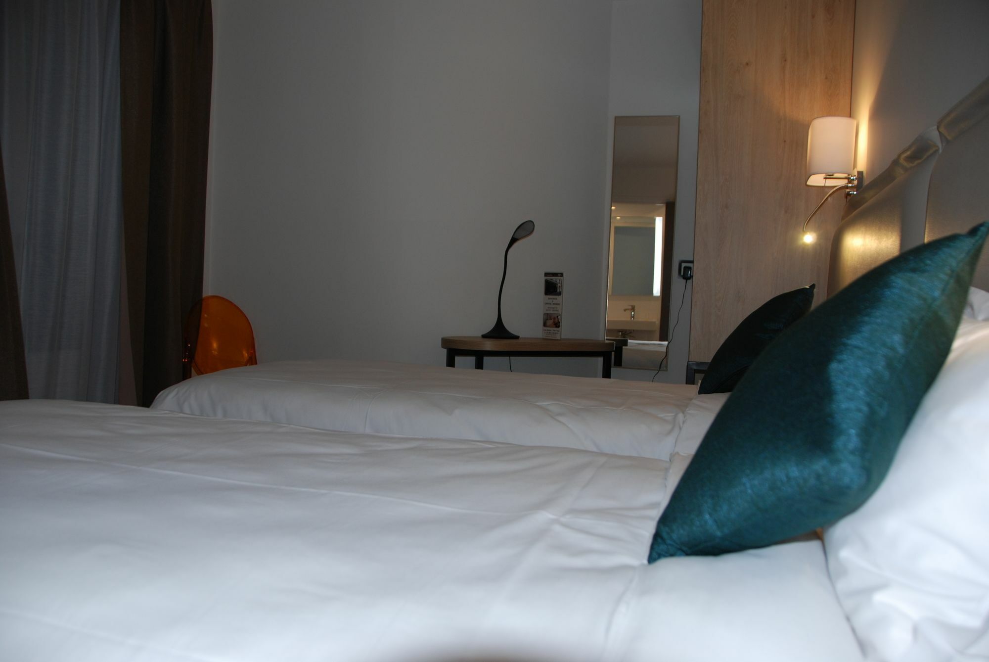 Courcelles Médéric Hotel