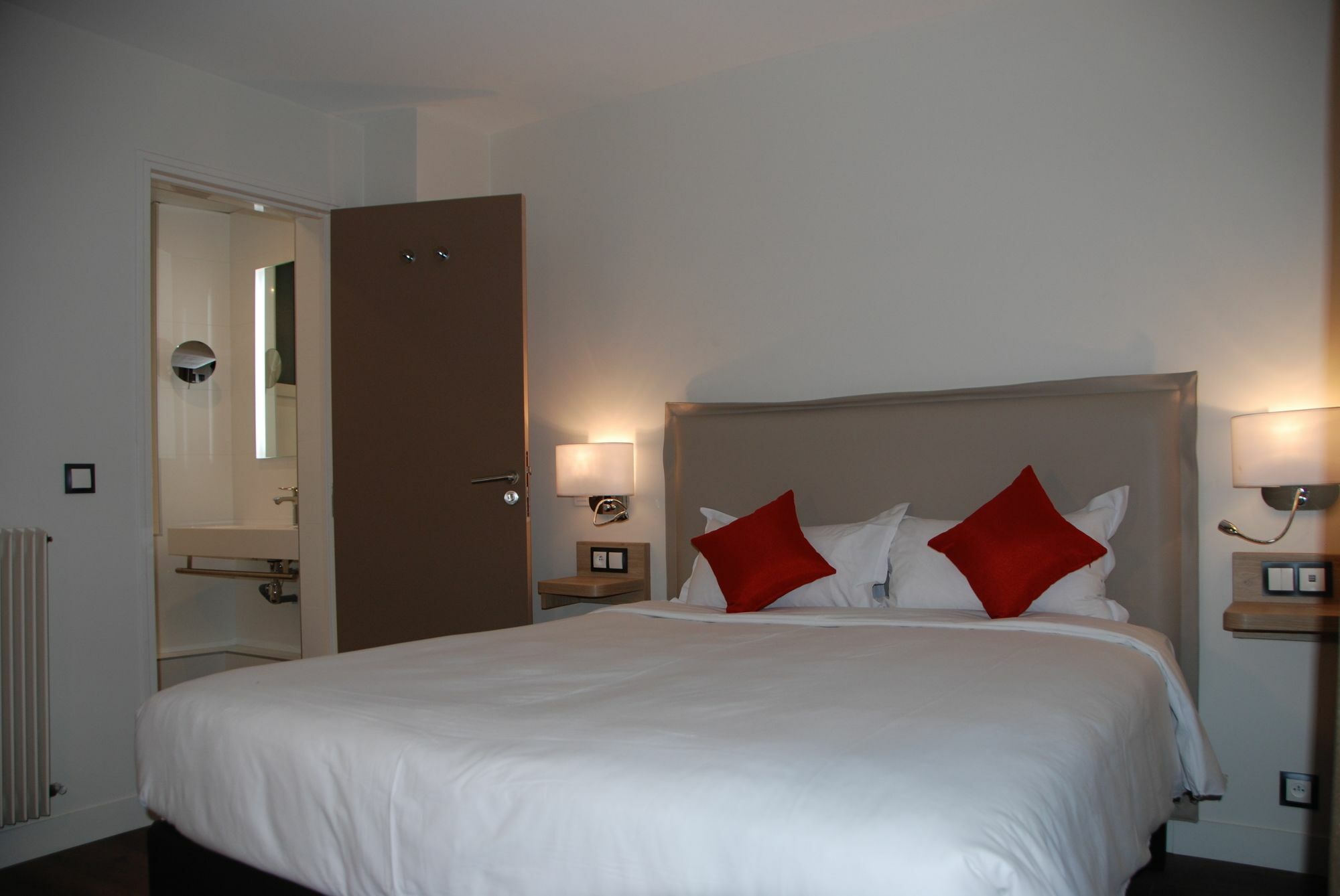 Courcelles Médéric Hotel