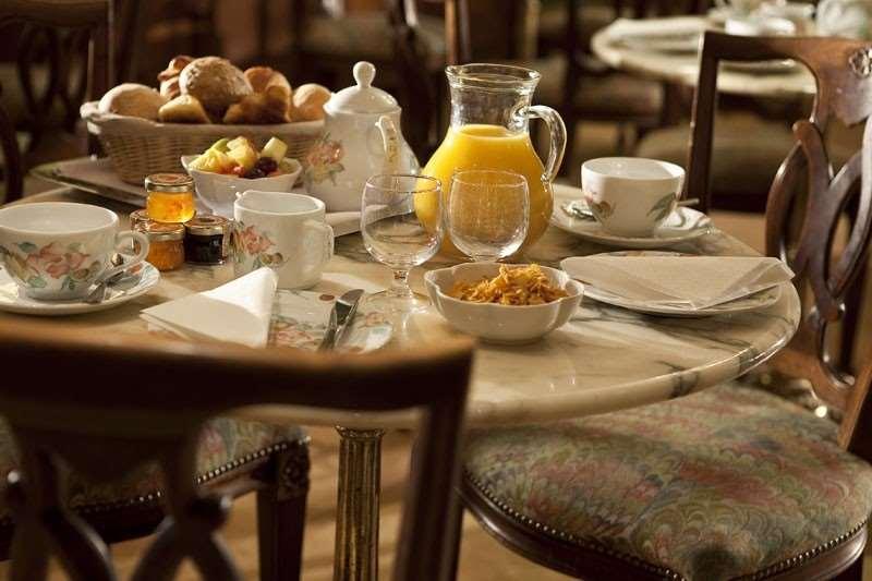 Cecilia Arc De Triomphe Hotel 3*